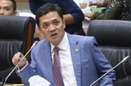 "Ahistoris dan Sesat", Kata Habiburokhman Tolak Wacana Polri di Bawah Kementerian