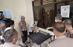 Komitmen Zero Narkoba, Polres Madiun Gelar Tes Urine Dadakan untuk Pejabat Utama