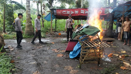 Atas Laporan Masyarakat Polsek Bakar Tempat Sabung Ayam di Wates Ranuyoso Lumajang