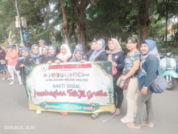 Komunitas Wartawan Indonesia (KWI) Bagi Takjil di Jl. Raya Bambu Runcing, Wujud Kepedulian Insan Pers di Bulan Ramadhan