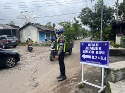 Polres Bondowoso Maksimalkan Pengaturan Lalu Lintas Pascaputusnya Jembatan Sukowiryo