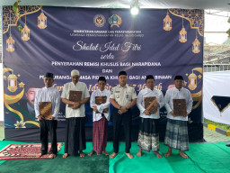 LAPAS SIDOARJO GELAR SHOLAT IDUL FITRI DIRANGKAIKAN DENGAN PEMBERIAN REMISI KHUSUS