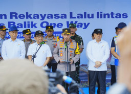 Pimpin One Way Nasional Arus Balik Lebaran, Kapolri ke Pemudik: Utamakan Keselamatan 