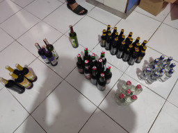 Polres Gresik Amankan 16 Orang dan Puluhan Botol Miras di Cerme, Respons Aduan “Cak Rama"