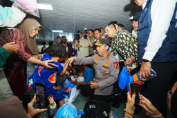 Tinjau Arus Balik di Pelabuhan Bakauheni, Kapolri Pastikan Pemudik Aman-Selamat Sampai Tujuan 
