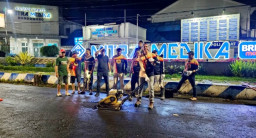 Bondowoso Darurat Jalan Rusak: Relawan Makelar Akherat Turun Tangan Perbaiki 50 Jalan Berlubang