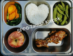 Ayam Bumbu Kecap Jadi Menu Favorit Siswa di Taman Krocok dalam Program Makan Bergizi Gratis SPPG