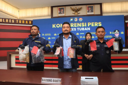Polres Tuban Bongkar Peredaran Uang Palsu Rp100.000 di Pasar Wage, 3 Tersangka Diamankan