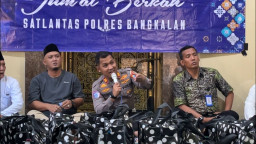 Sampaikan Himbauan Kepada Masyarakat Terkait Kamtibcarlantas Dalam Kegiatan Jum'at Berkah, Kasat Lantas Polres Bangkalan