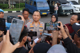 Polrestabes Surabaya Amankan Tersangka Pelecehan Seksual Terhadap Tujuh Anak Didik