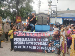 Aksi Unras Warga RW 06 Kapas Lor, Protes Pengelolaan Lahan Parkir dan Perizinan di Gerai SSB Kenjeran Surabaya 