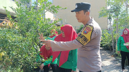 Bhabinkamtibmas Jambangan Dampingi Penilaian P2B, Warga Diajak Maksimalkan Lahan Perkotaan