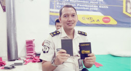 Dari Balik Tembok, Lahir Karya Bernilai: Warga Binaan Lapas Sidoarjo Produksi Cover Paspor Berkualitas