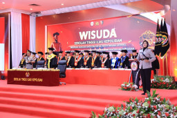 Polres Bondowoso Salurkan Air Bersih ke 20 Dusun yang Terdampak Kekeringan