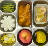 Goyangan Lidah Si Kecil Kembali Bergairah, Menu Ayam Tepung "Kriuk Spesial" SPPG Taman Krocok Jadi Jawaban