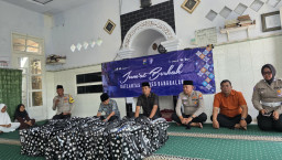 Satlantas Polres Bangkalan Tebar Kepedulian Lewat Program Jumat Berkah