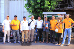 Jumat Berkah SINTORA NEWS – ALDERA NEWS Tebar Puluhan Paket Sembako, Sentuh Hati Warga Hingga Rawat ODGJ yang Hidup Seba