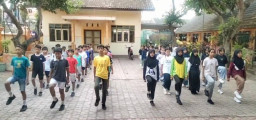 Latihan PBB Sambut HUT ke-81 RI, Dua Pleton Siswa SDN Blindungan 01 Tunjukkan Semangat Disiplin