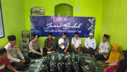 Satlantas Polres Bangkalan Gelar "Jumat Berkah" di Musholla Annur, Berbagi Sembako dan Pererat Silaturahmi