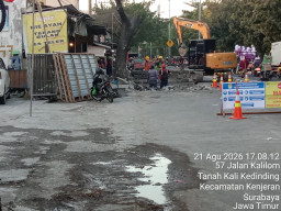 Diduga Proyek PLN Bongkar Pembatas Jalan, Izin Dipertanyakan: Siapa yang Beri Lampu Hijau?
