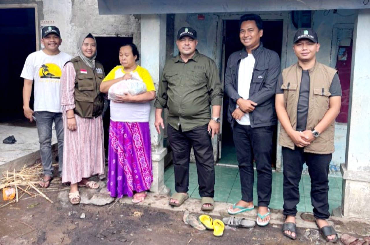 Gerak Cepat, Relawan H. Faisol Riza Salurkan Bantuan Sembako untuk Korban Banjir di Krejengan