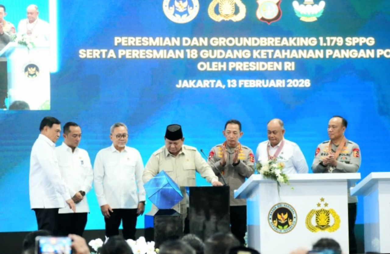 Prabowo Beri Bintang Jasa ke 10 Pejabat dan Satyalancana ke 30 Penggerak Rantai Pasok SPPG