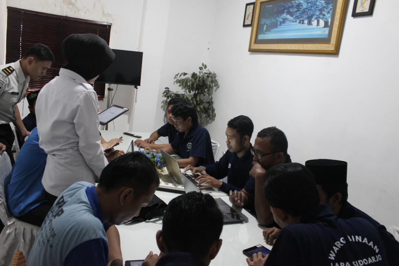 WBP Lapas Sidoarjo Ikuti Ujian Kejar Paket Secara Daring sebagai Bagian Pembinaan Pendidikan