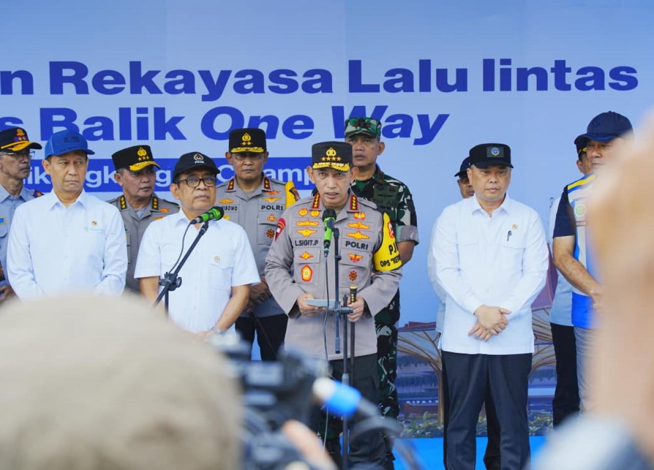 Pimpin One Way Nasional Arus Balik Lebaran, Kapolri ke Pemudik: Utamakan Keselamatan 