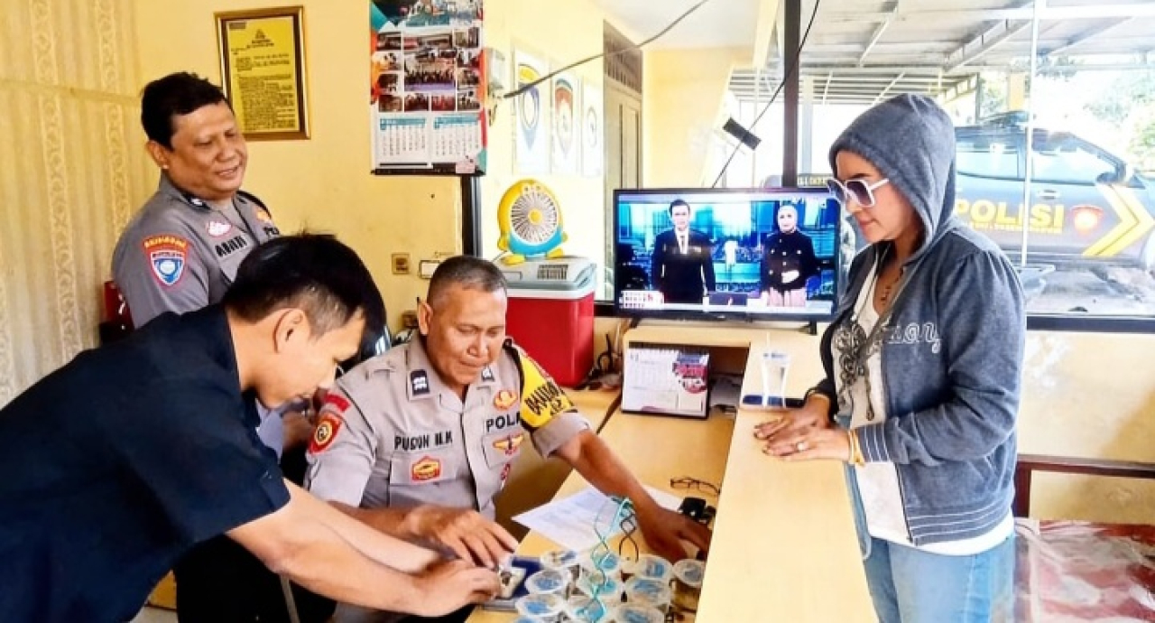 Kehilangan ATM di Perjalanan, Artis Maria Eva Puas dengan Pelayanan Polsek Curahdami Bondowoso