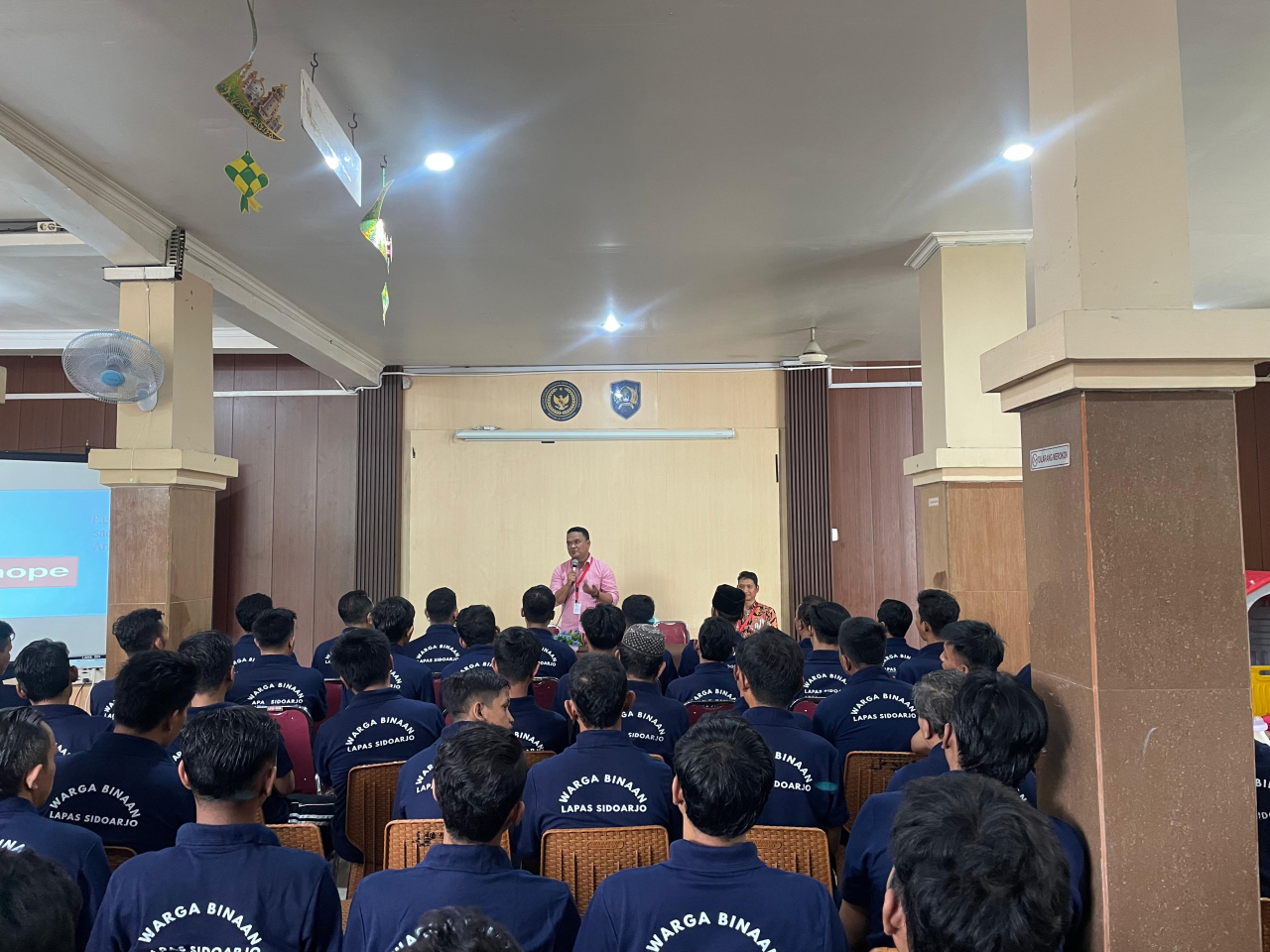 WARGA BINAAN LAPAS SIDOARJO IKUTI PENYULUHAN MENTAL BERSAMA TIM NEW LIFE BEKASI