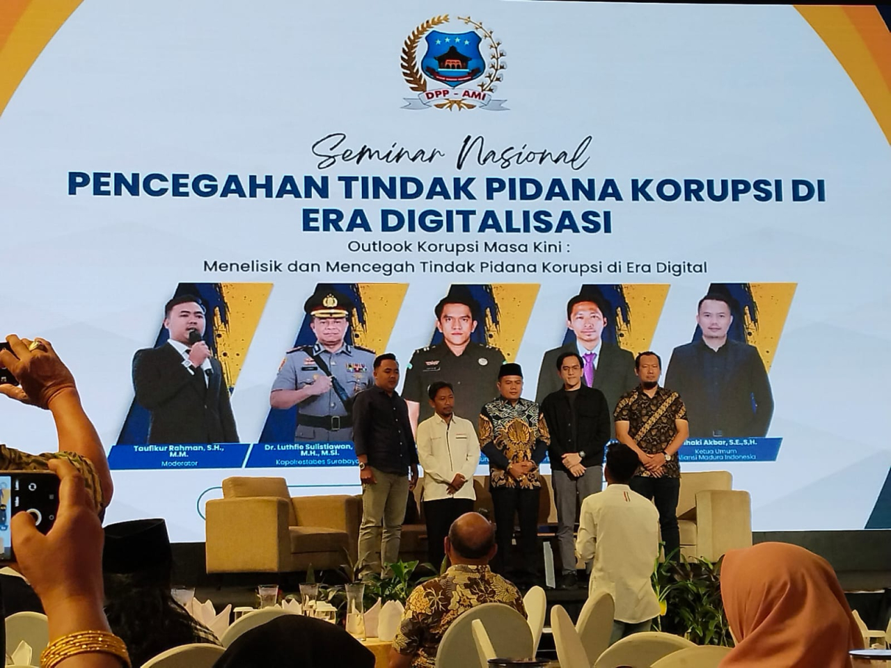 Merajut Integritas di Tengah Arus Digital, AMI Sukses Gelar Seminar Nasional dan Halal Bihalal di Hotel Morazen* Sura
