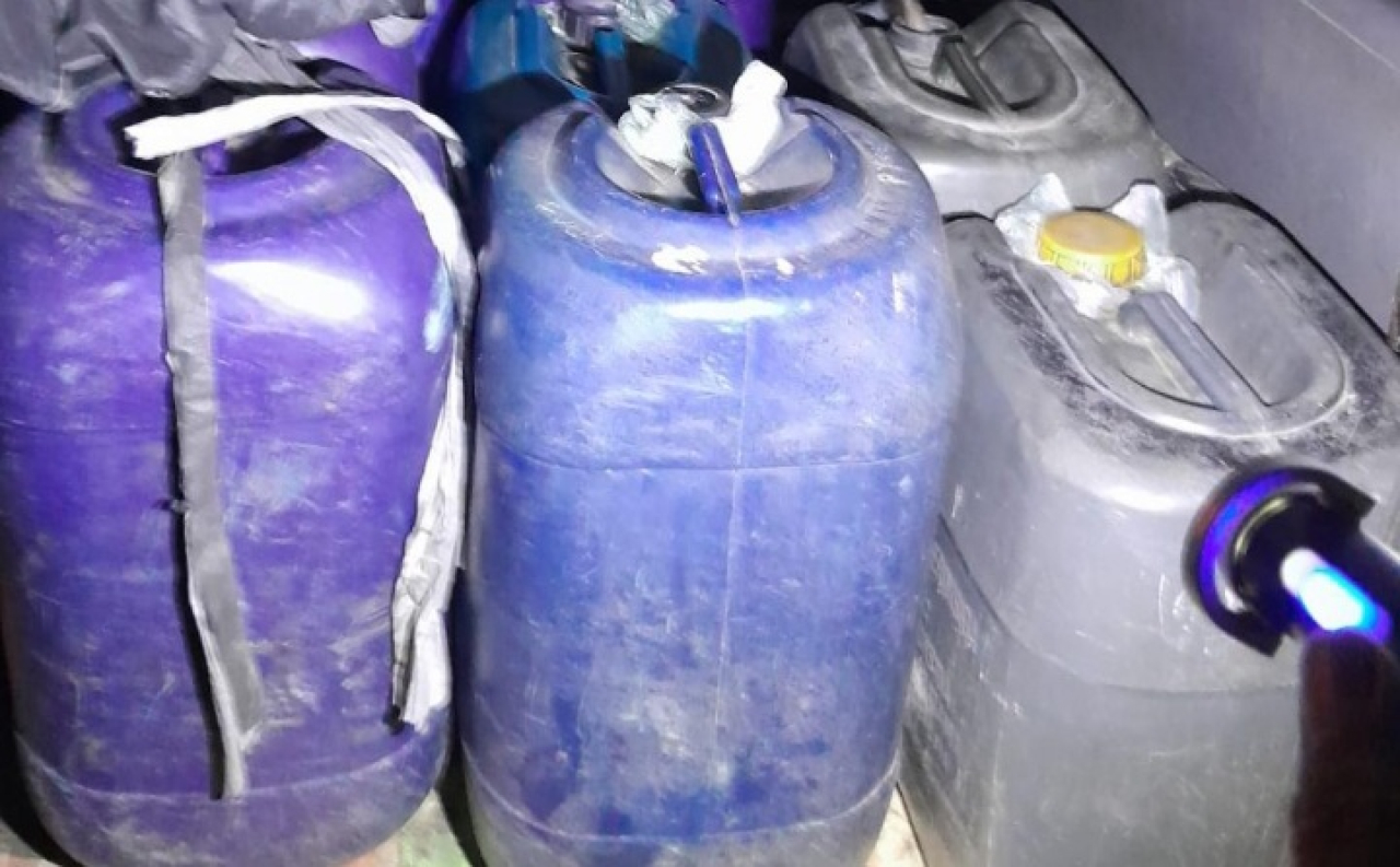 Polres Jember Bongkar Praktik Penimbunan Pertalite: Mobil Suzuki Carry Disulap Jadi 'Tangki Ilegal' Berisi 8 Jerigen