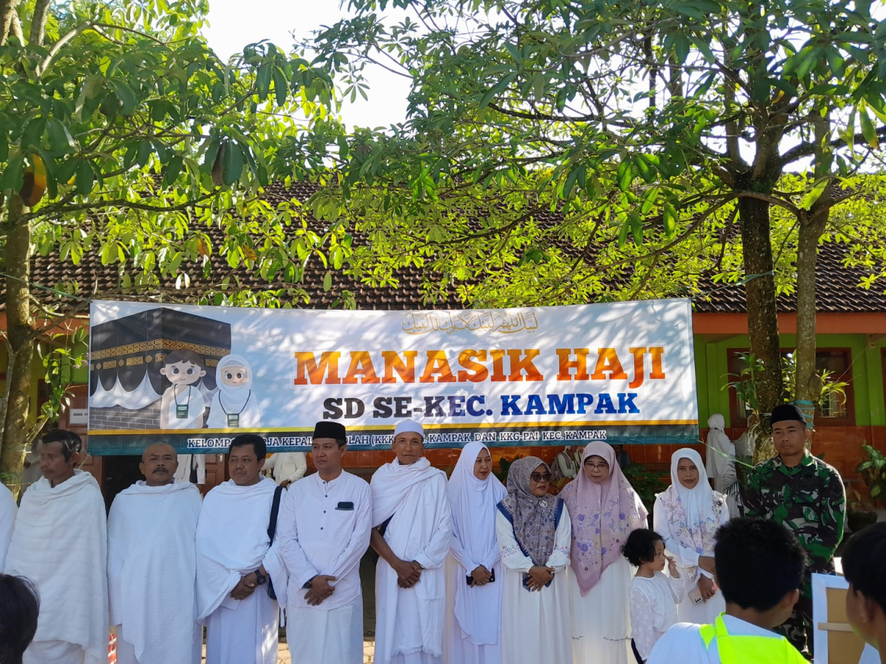 Belajar Haji Sejak Kecil, Babinsa Kampak Tanamkan Nilai Akhlak dan Kebersamaan