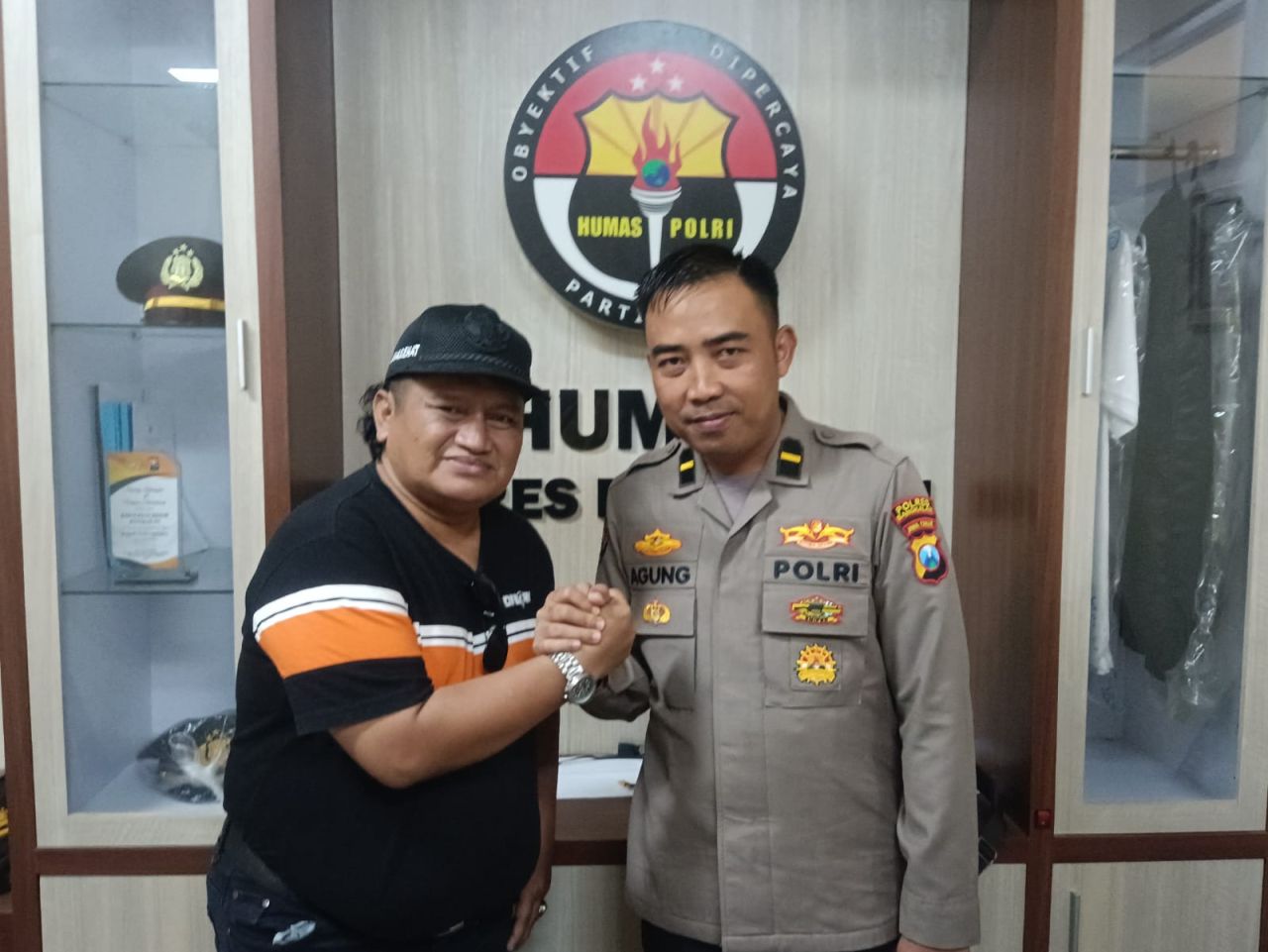Penasehat KWI Abah Samsul Arifin Jalin Sinergitas dan Pererat Silaturahmi dengan Kasi Humas Polres Bangkalan