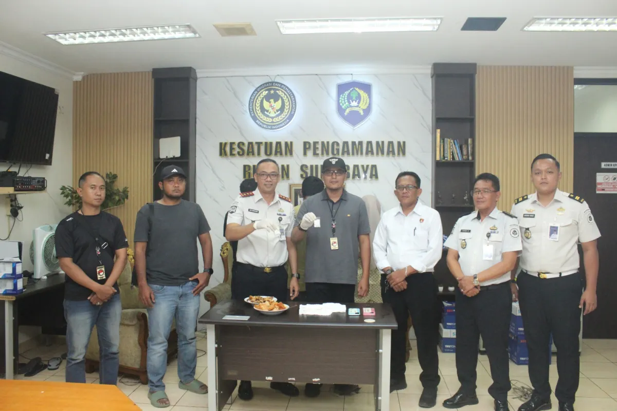 Petugas Rutan Kelas I Surabaya Gagalkan Penyelundupan Barang Kristal Putih Yang Diduga Narkoba Jenis Sabu